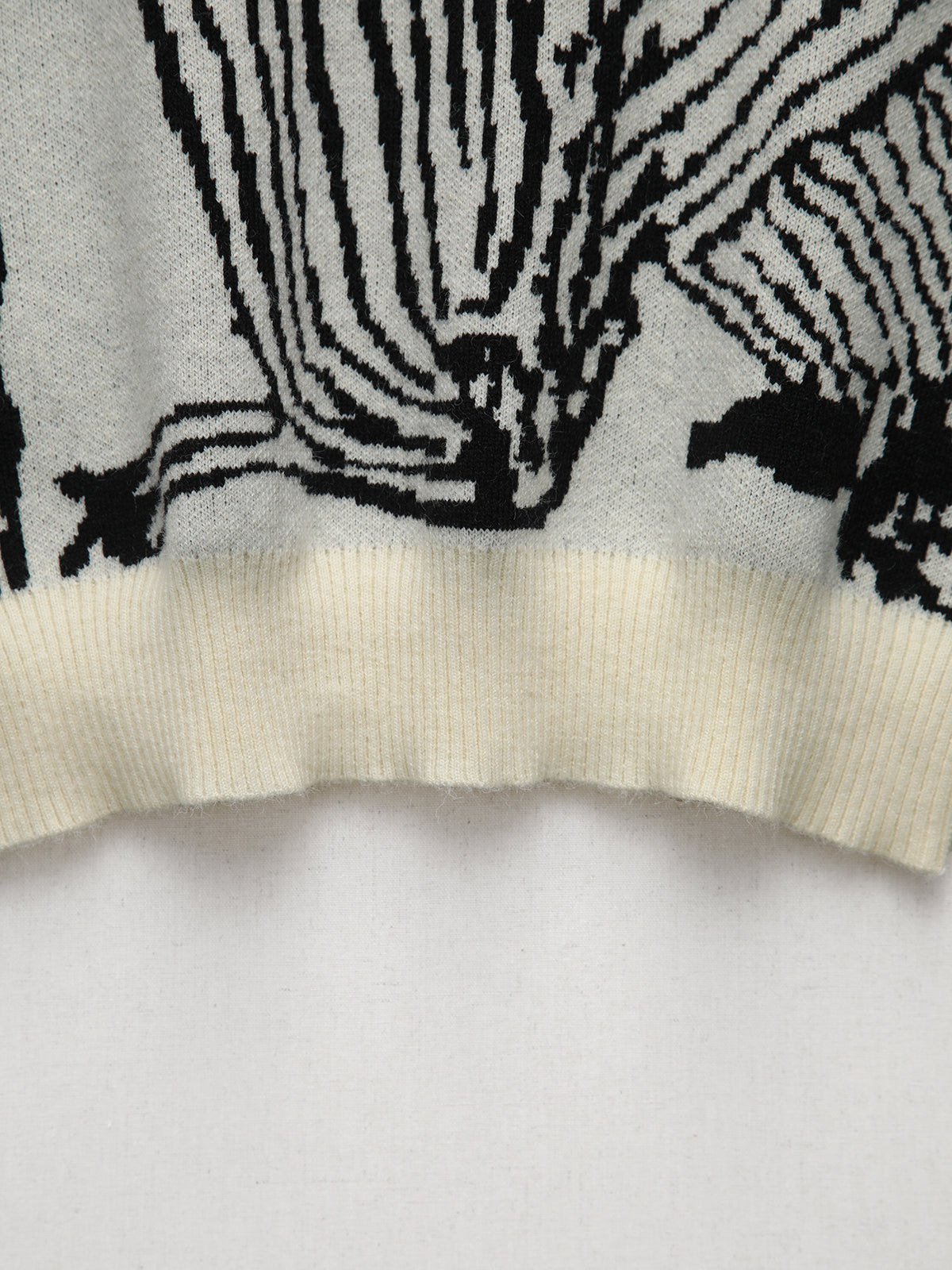 Contrast Trim Floral Sweater Vest Apricot