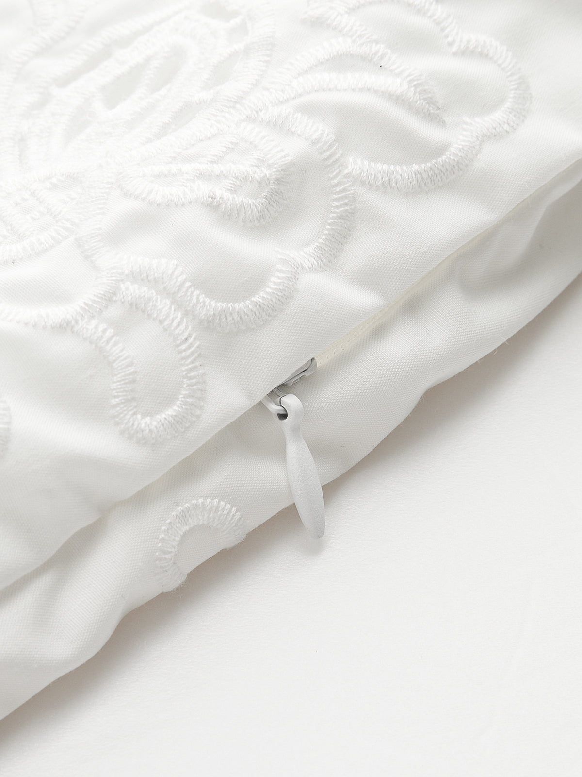 ELARA LACE HEM SHORTS WHITE