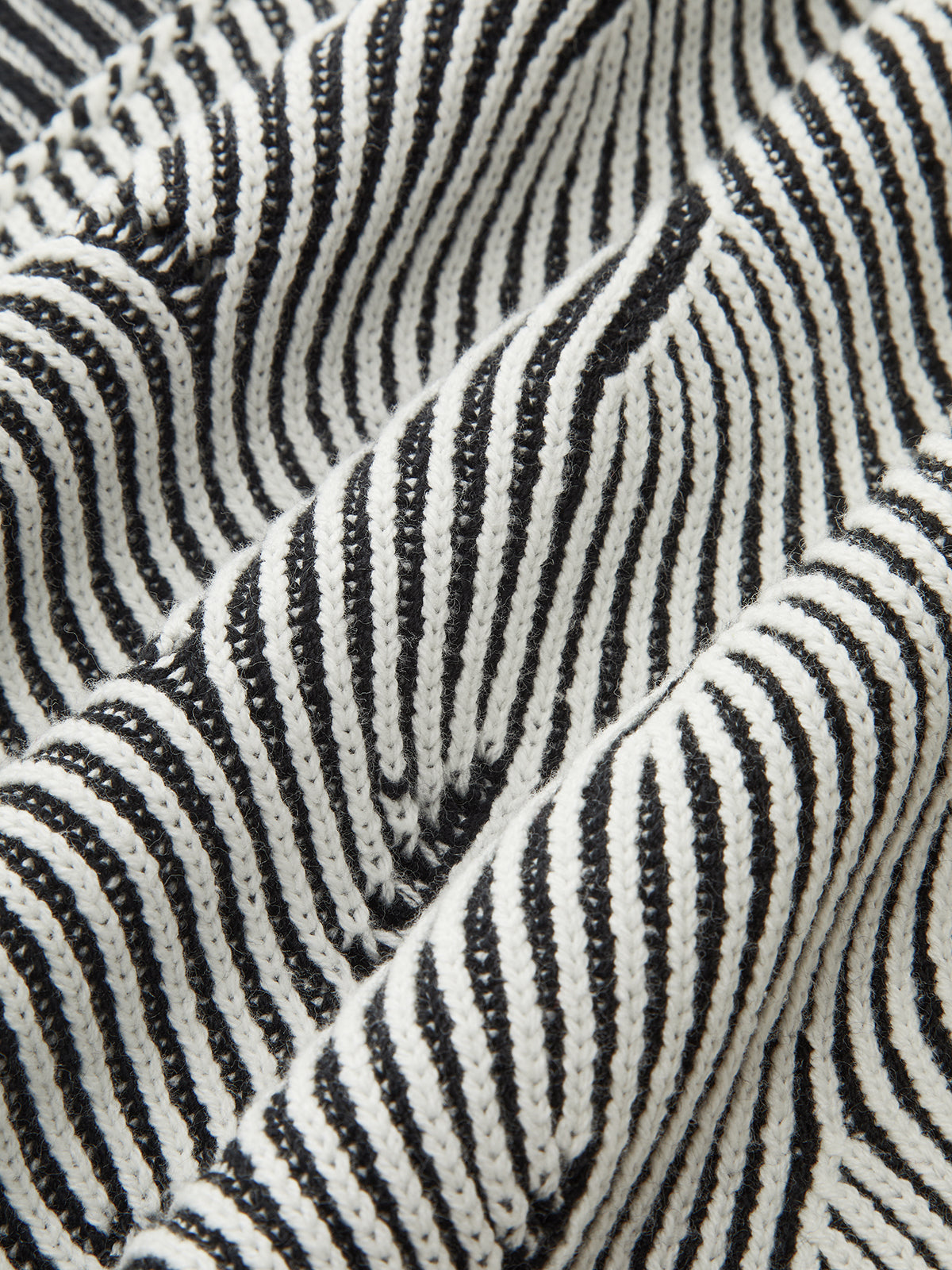 Crew Neck Wave-Knit Sweater BlackandWhite