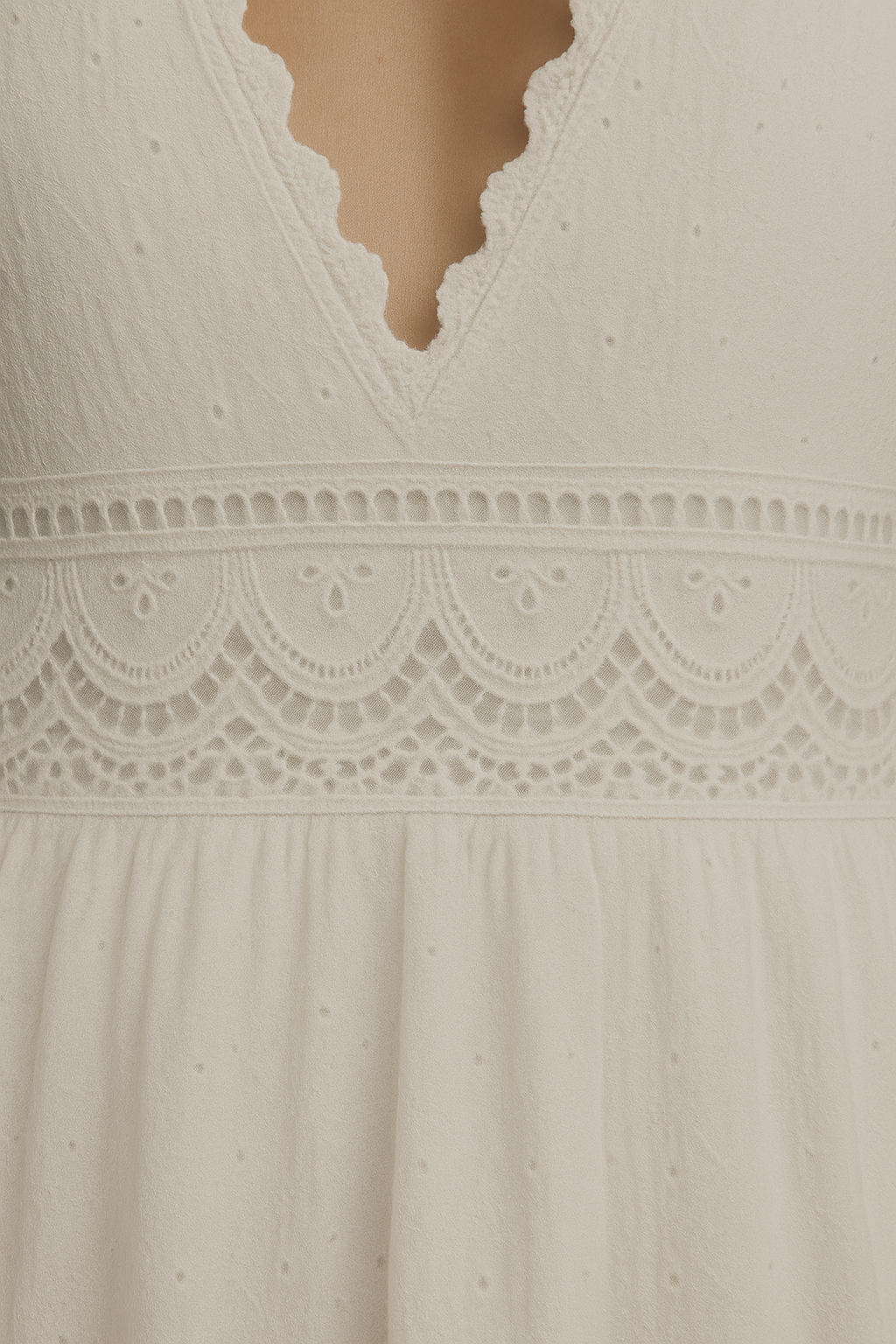 LYVIA | FEMINE EMBROIDERED FLOWY DRESS BLACK