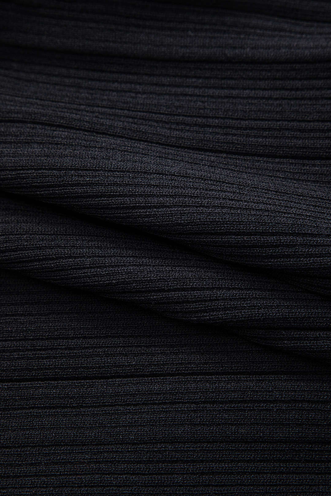 NOIRIS | RIBBED HALTER KNIT TOP