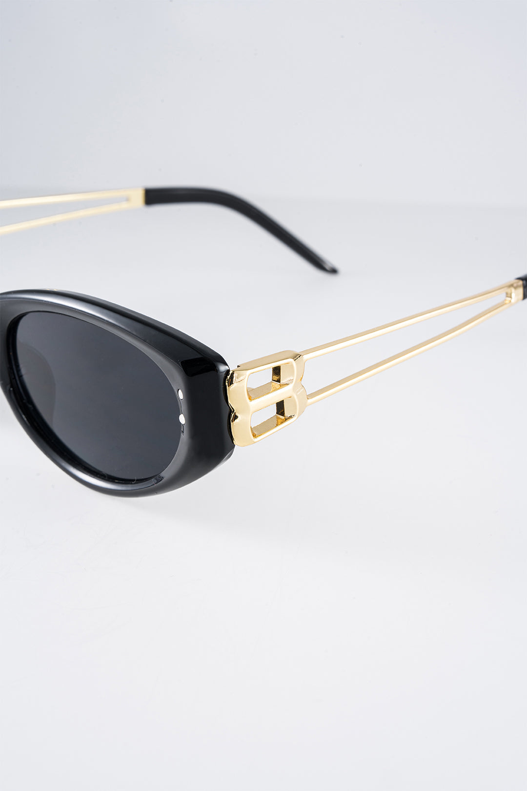 ONYX | OVAL SUNGLASSES