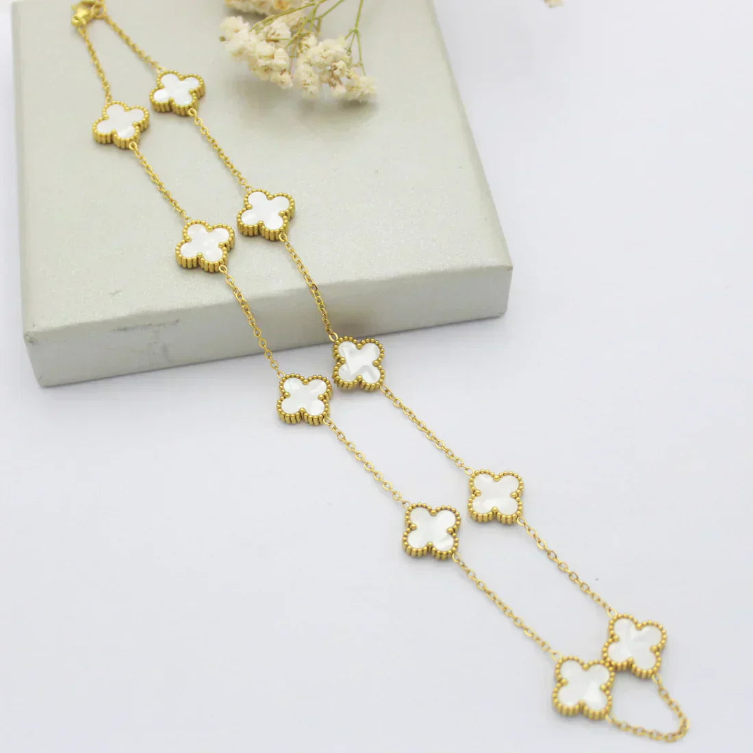 STELLA WHITE CLOVER NECKLACE
