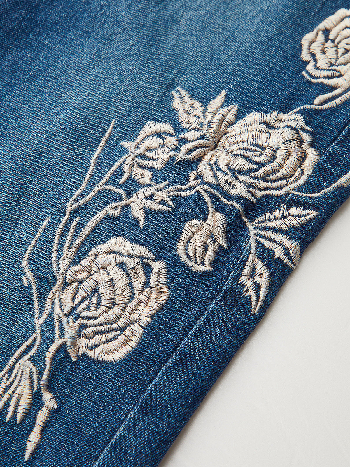 VERONA | FLORAL EMBROIDERED FLARED JEANS