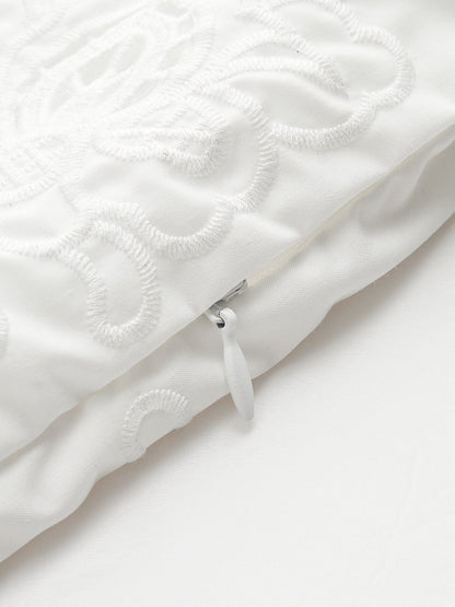 ELARA LACE HEM SHORTS WHITE