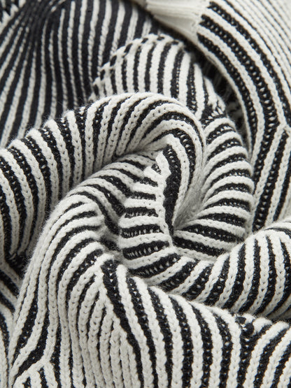 Crew Neck Wave-Knit Sweater BlackandWhite