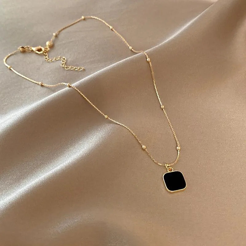 NOIR PENDANT NECKLACE