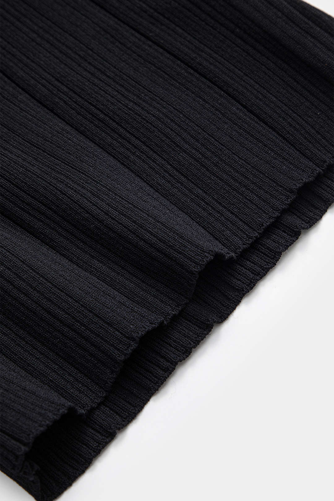 NOIRIS | RIBBED HALTER KNIT TOP