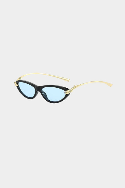 LUMIÈRE | CAT EYE SUNGLASSES LIGHT BLUE ONE SIZE