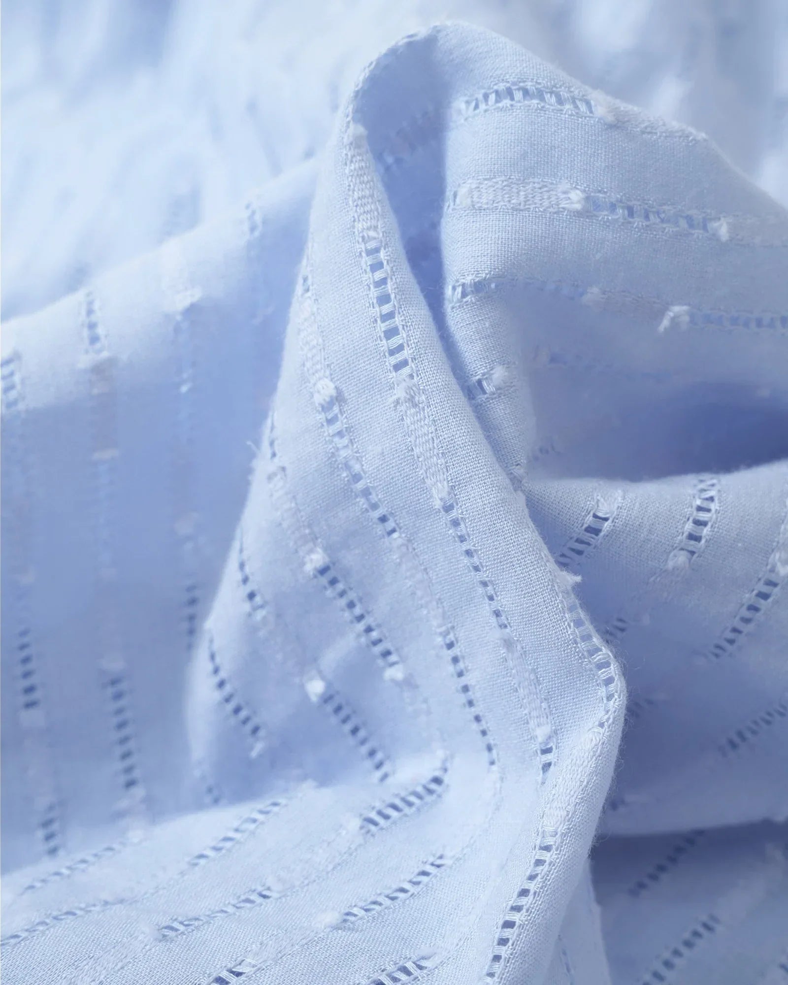 AMÉLIA | ELEGANT V- NECK DRESS WHITE