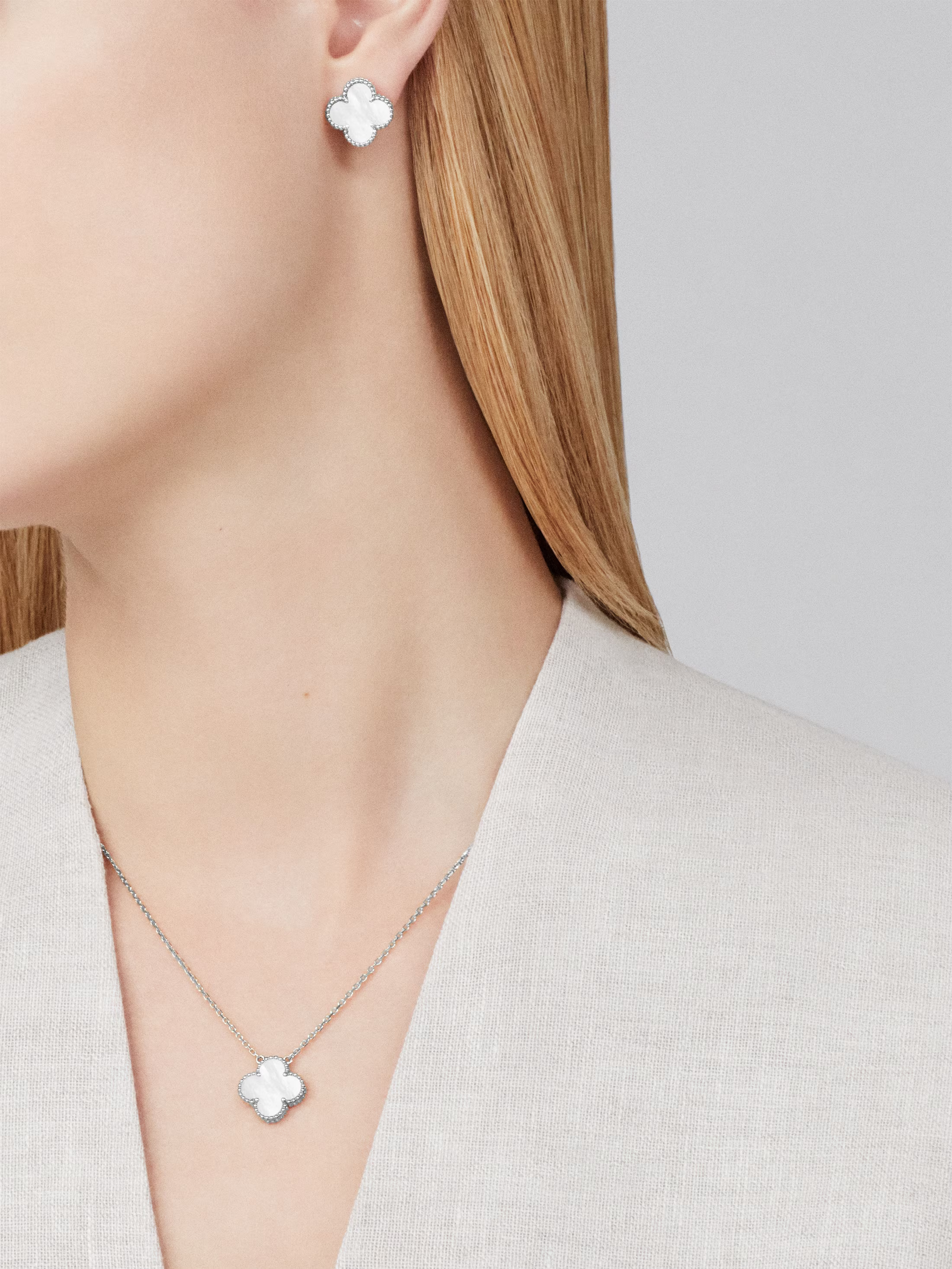 STELLA WHITE CLOVER NECKLACE